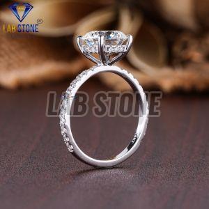 Glamorous Round Cut Diamond White Gold Ring
