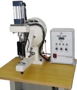 Four Claw Riveting Machine