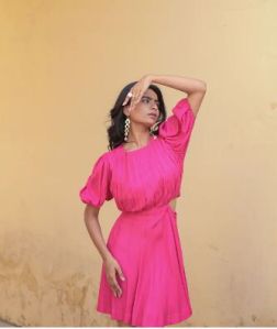 One side waist cut out hot pink dress