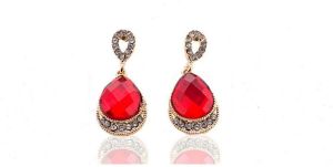 Resin Stone Teardrop Earring In Red