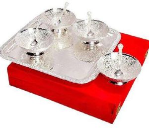 3.6 Inch German Silver Plated Floral Embossed Four Bowl With Tray Set