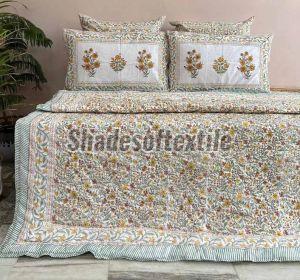 Vintage Floral Print Double Bed Quilt With Pillow Covers