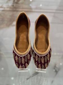 Ladies Fashionable Beaded Mojari