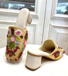 Ladies Modern Heel Mojari