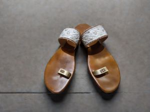 ladies kolhapuri slippers