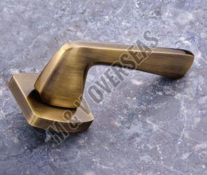 MV 002 Brass Rose Handles