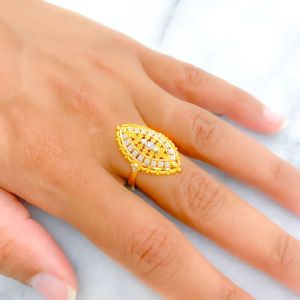 TWO-TONE VINTAGE MARQUISE RING