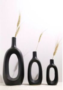 advance matt finish black d vase set