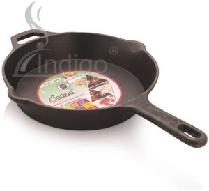 CAST IRON FRY PAN LONG HANDLE