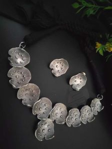 Ladies Modern Silver Necklace Set