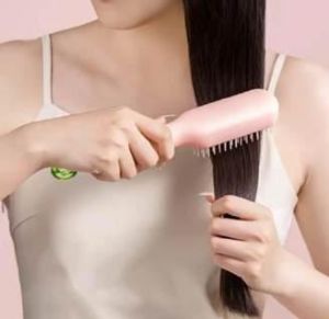 Self Cleaning Hair Brush