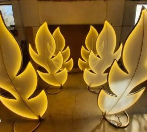 LED Feather Shaped Light Stand