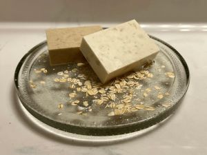 Natural Scented Oatmeal Shea Massage Body Soap Bar, dye free