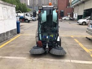 Self Propelled Road Sweeping Machine