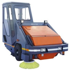 Ride On Road Sweeping Machine