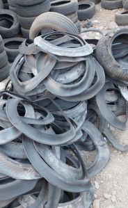 Italy 3 Piece Cutting Tyre Scrap