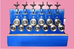 HEAVY TYPE STRAIGHTENING MACHINE