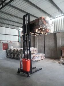 Electric Pallet Stacker