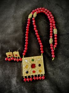 Agate beads with navratni pendant
