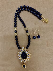 kundan pendant set with agate beads