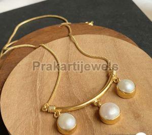 Ladies Stylish Pearl Necklace