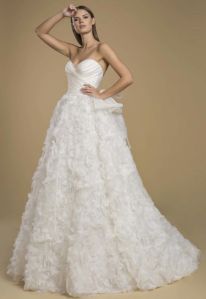 White A Line Tulle Lace Wedding Gown