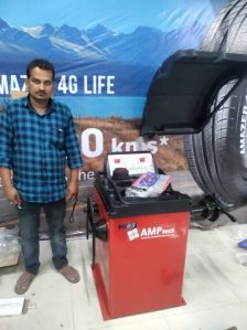 Wheel Balancing Machine