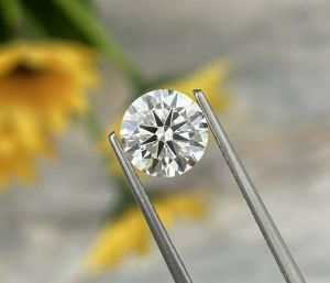 round brilliant diamonds