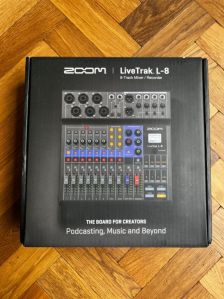 zoom livetrak l8 portable recording studio interface mixer