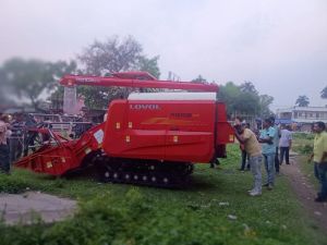 Track combine harvester (Lovol-RG102EVO)