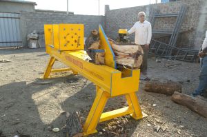 Hydraulic wood splitter