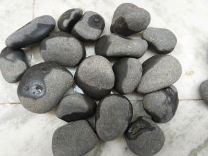 Natural Black River Washed Pebble Stones for Decoration garden landscaping Planters Pavement Pathway