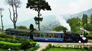 darjeeling toy train package tours