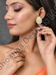 SH29-BM-ER-3467	Gold Plated Pastel Green Kundan Studs