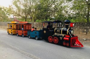 electric trackless train