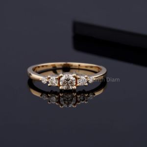 Three Round Diamond Ring