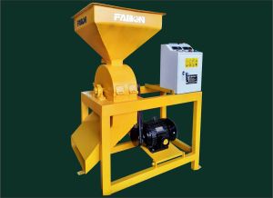 500-600 Kg/HR Feed Grinding Machine