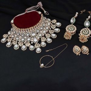 Dazzling Divinity kundan Semi Bridal Jewellery Set