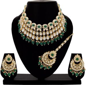 Delicate Round Kundan Choker Necklace Set