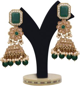 Square Floral Elegance Jhumki Earring & Maangtikka Set