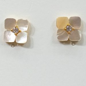 P023000013 Designer Mother Of Pearl Stud Earrings