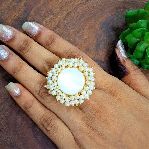 V011001052 Designer Pearl Ring