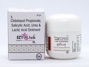 clobetasol +salicylic acid+ urea+ lactic acid +sodium lactate solution