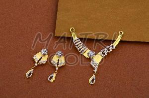 Ladies Gold Diamond Tanmaniya Necklace Set