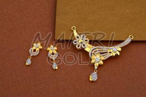 Ladies Gold Diamond Tanmaniya Necklace Set