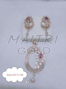 Ladies Partywear Gold Pendant Set