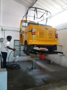 Maruti Three Wheeler Washing Lift with Y Type Platform