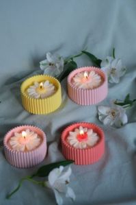 Ribbed Flower Candle