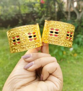 assamese traditional red green muthi kharu bangle set
