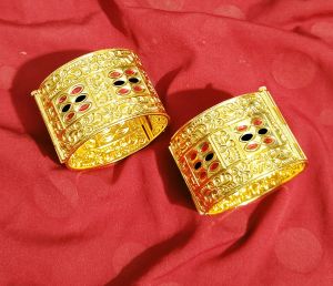 assamese traditional red green muthi kharu bangle set